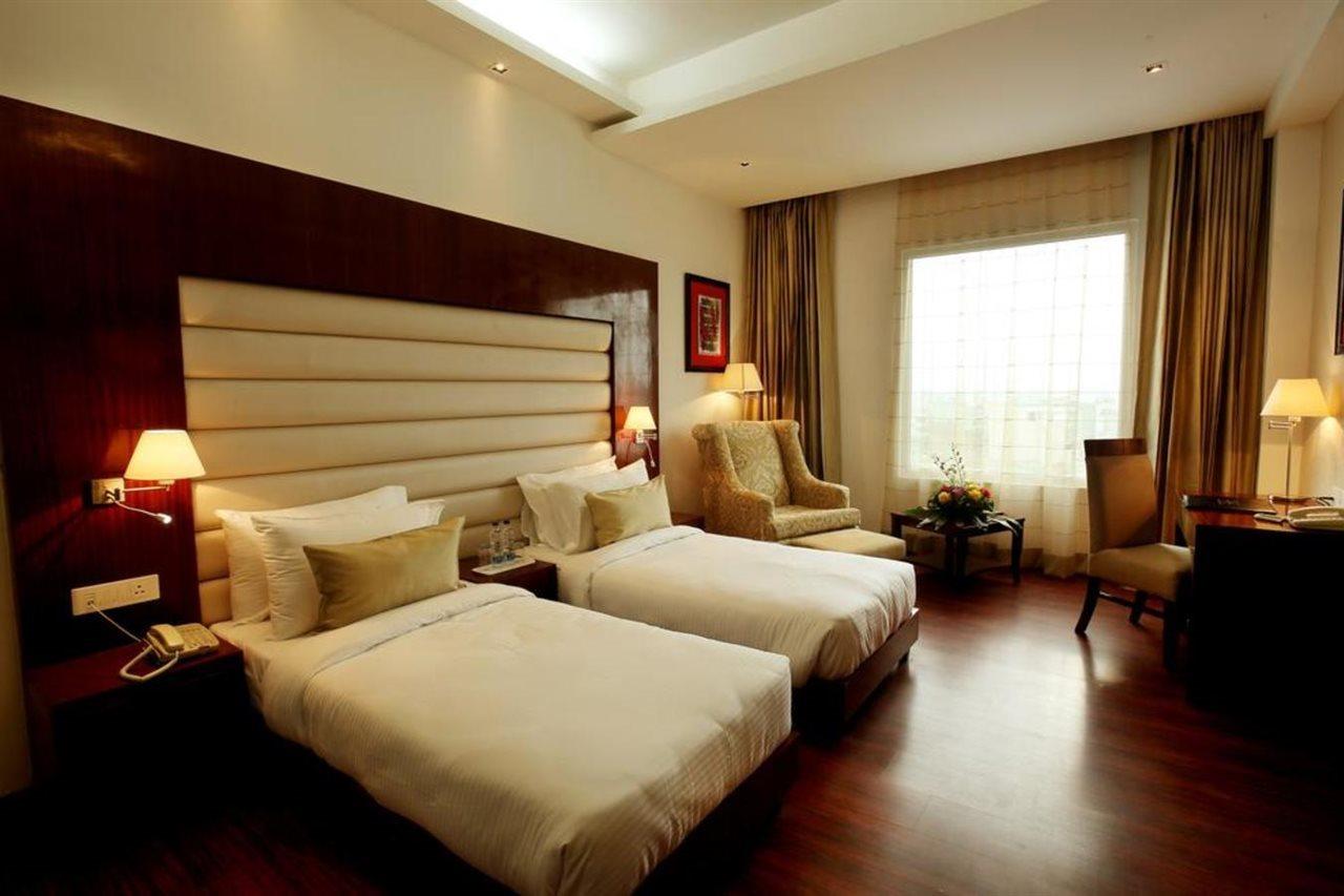 Days Hotel By Wyndham Panipat Exterior photo